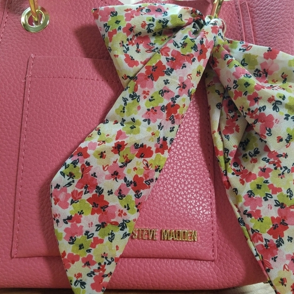 Vegan Leather Steve Madden Handbag - Picture 2 of 6